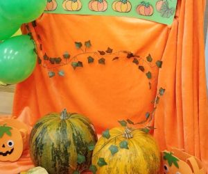 Dziewczynka w fotobudce