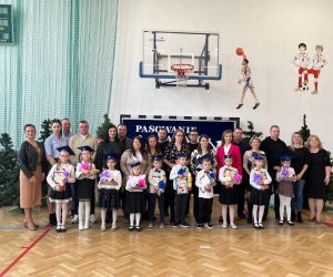 Pani Dyrektor, wychowawczyni, rodzice i pierwszoklasiści