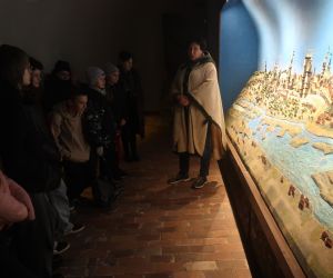 Uczniowie zwiedzają Lubelską Trasę Podziemną