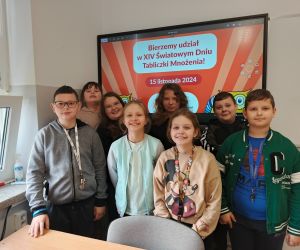 Zdjęcie grupowe uczniów klasy 4