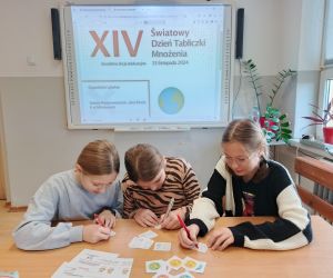 Komisja podczas sprawdzania prac 